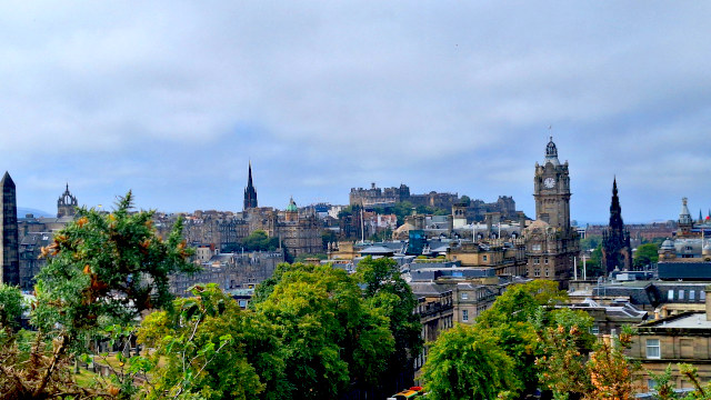 Panoramic view from Calton Hill highlighting the clock tower of the Balmoral Hotel in Edinburgh