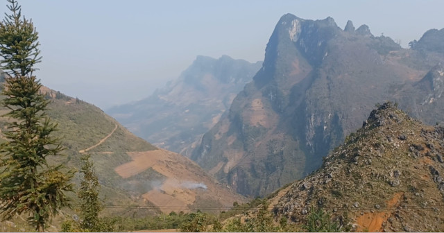 Meo Vac Stretch Panorama – Ha Giang Loop, North Vietnam High mountain panorama over the Meo Vac stretch on the Ha Giang Loop, North Vietnam