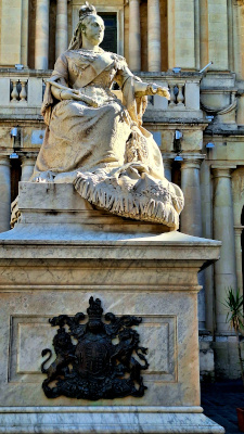Queen Victoria Statue – Outside the Library, Valletta, Malta Statue of Queen Victoria outside the library in Valletta, Malta
