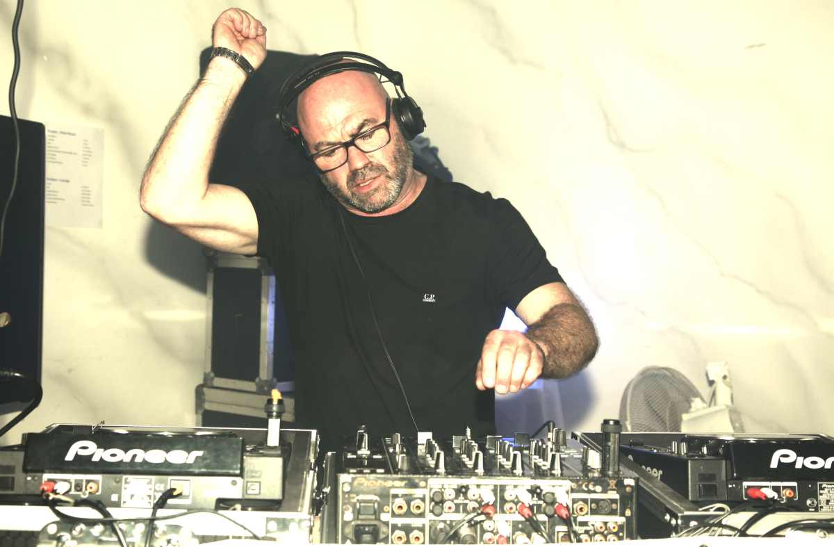 DJ Conner Mixing Intensely at Halcyon Mambo – Solar Groove in Shotts DJ Conner mixing intensely at a Halcyon Mambo - Solar Groove event in Shotts