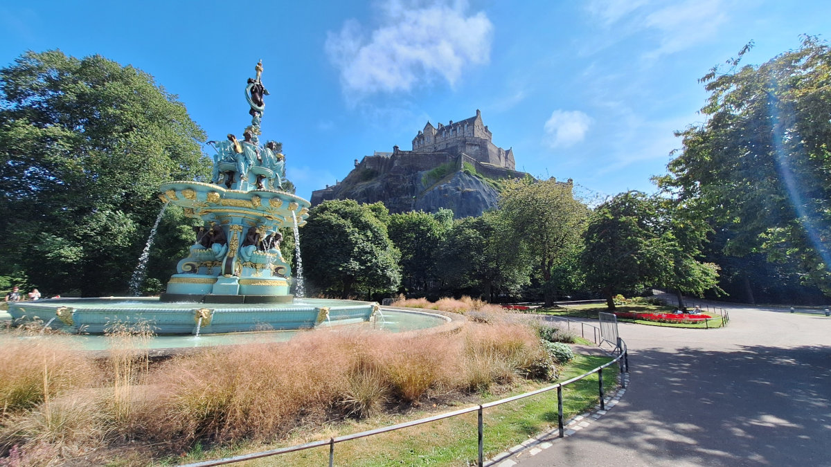 01-edinburgh-castle