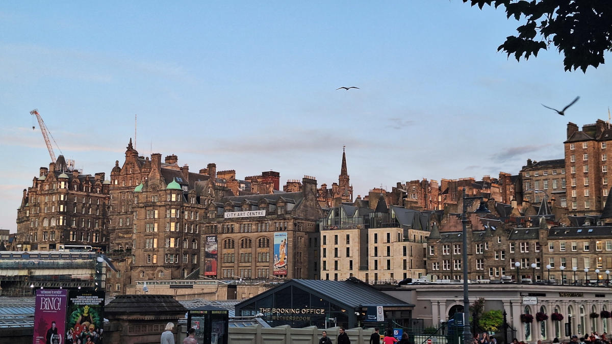 03-edinburgh-old-town