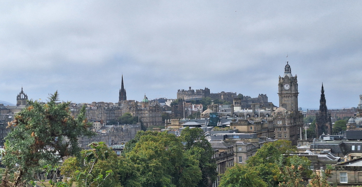 04-edinburgh-skyline