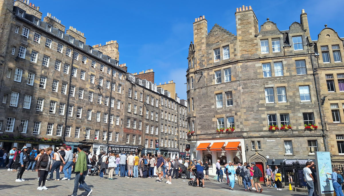 07-royal-mile-edinburgh