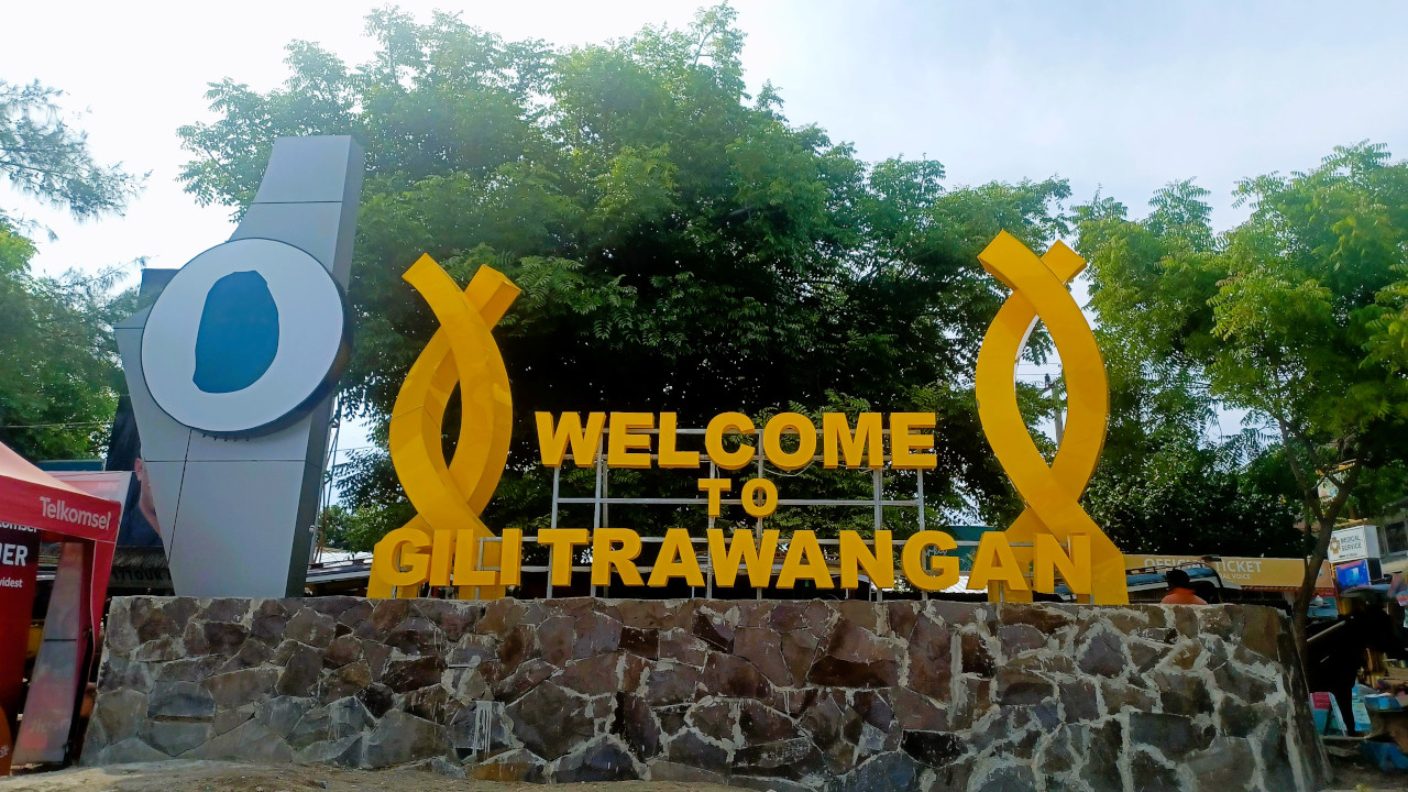 Welcome Sign at Gili Trawangan Pier Large 'Welcome to Gili Trawangan' sign on the pier greeting travelers as they disembark from the ferry
