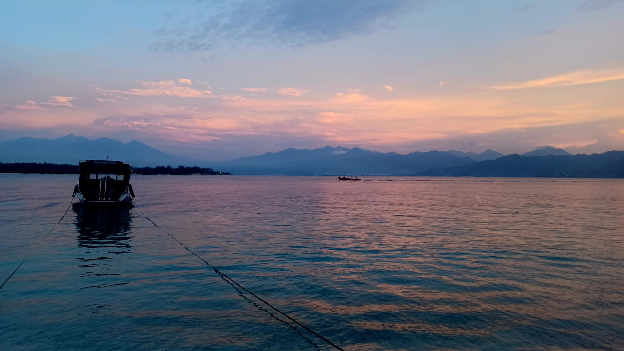 Beautiful Sunrise on Gili Trawangan Beautiful Sunrise on Gili Trawangan